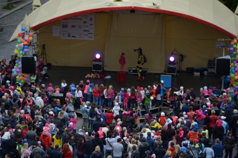 Premiérový „Deň rodiny“ v Trenčíne prilákal do centra stovky ľudí, bavili ich vystúpenia aj spoločné rodinné aktivity