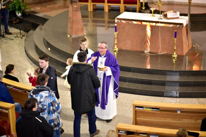 Sv. omša za účasti rodín